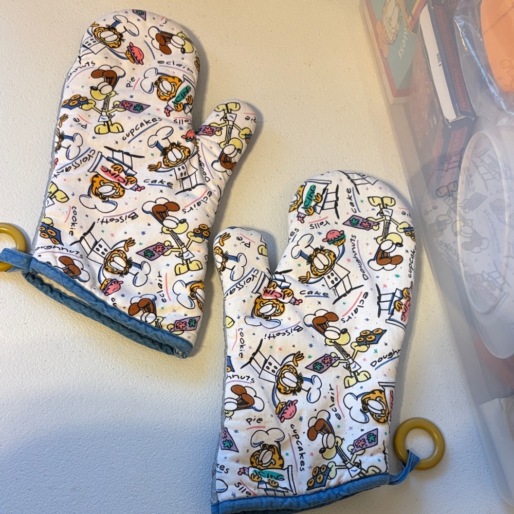 Garfield Oven Mitts - Multicolor